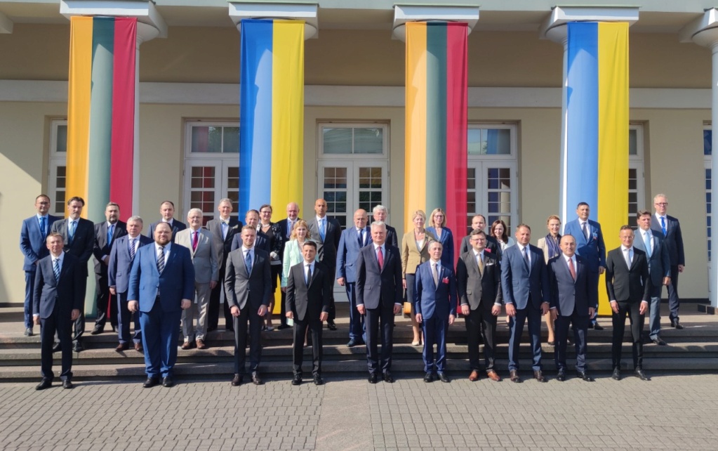ΔΤ - Σημεία παρέμβασης του Αναπληρωτή Υπουργού Εξωτερικών Μιλτιάδη Βαρβιτσιώτη στην 4η Διεθνή Διάσκεψη για την Ουκρανία - Συνομιλία με Τούρκο Υπουργό Εξωτερικών Μεβλούτ Τσαβούσογλου (Βίλνιους, 7 Ιουλίου 2021) - Φωτογραφίες και βίντεο Photo310
