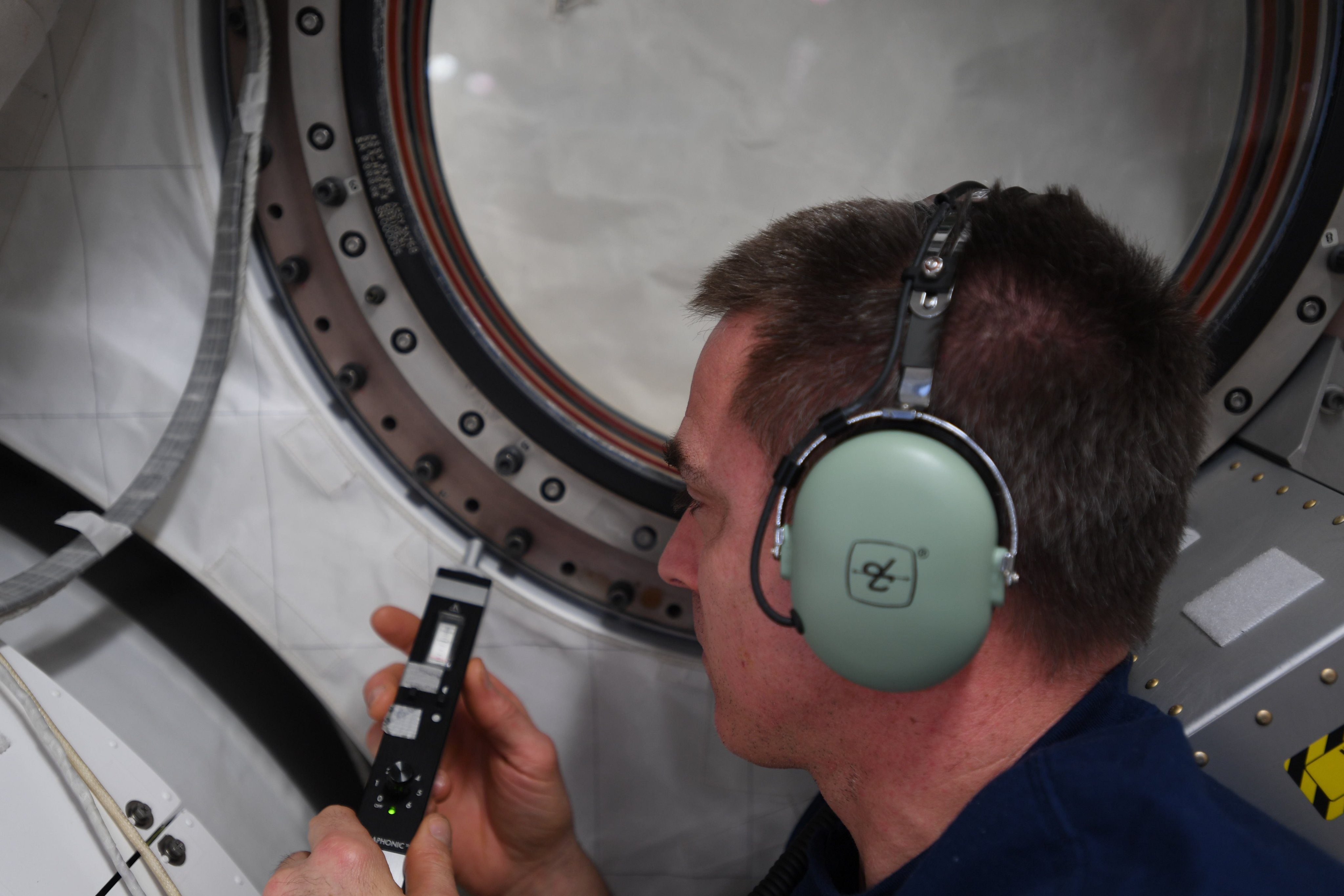 Une fuite d'air dans l'ISS 11481