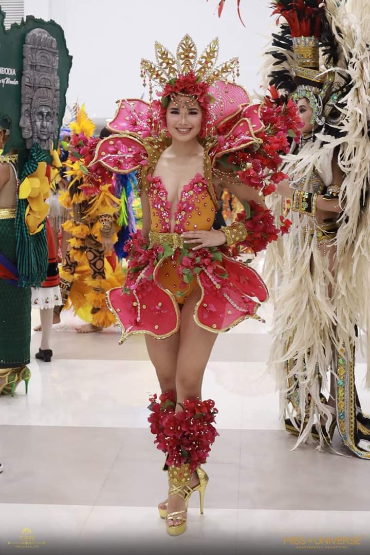 Miss Universe 2018 @ NATIONAL COSTUMES - Photos and video added - Page 4 Fb_i5743