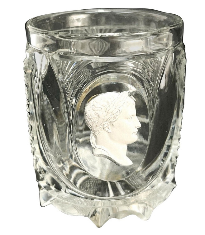 Gobelet en cristal avec profil de Napoléon : datation ? Origine ? 2024-013