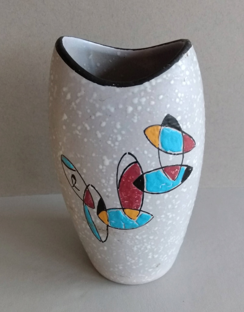 RAHE, Holland, Mid century painted vase - by ??? Img_2235