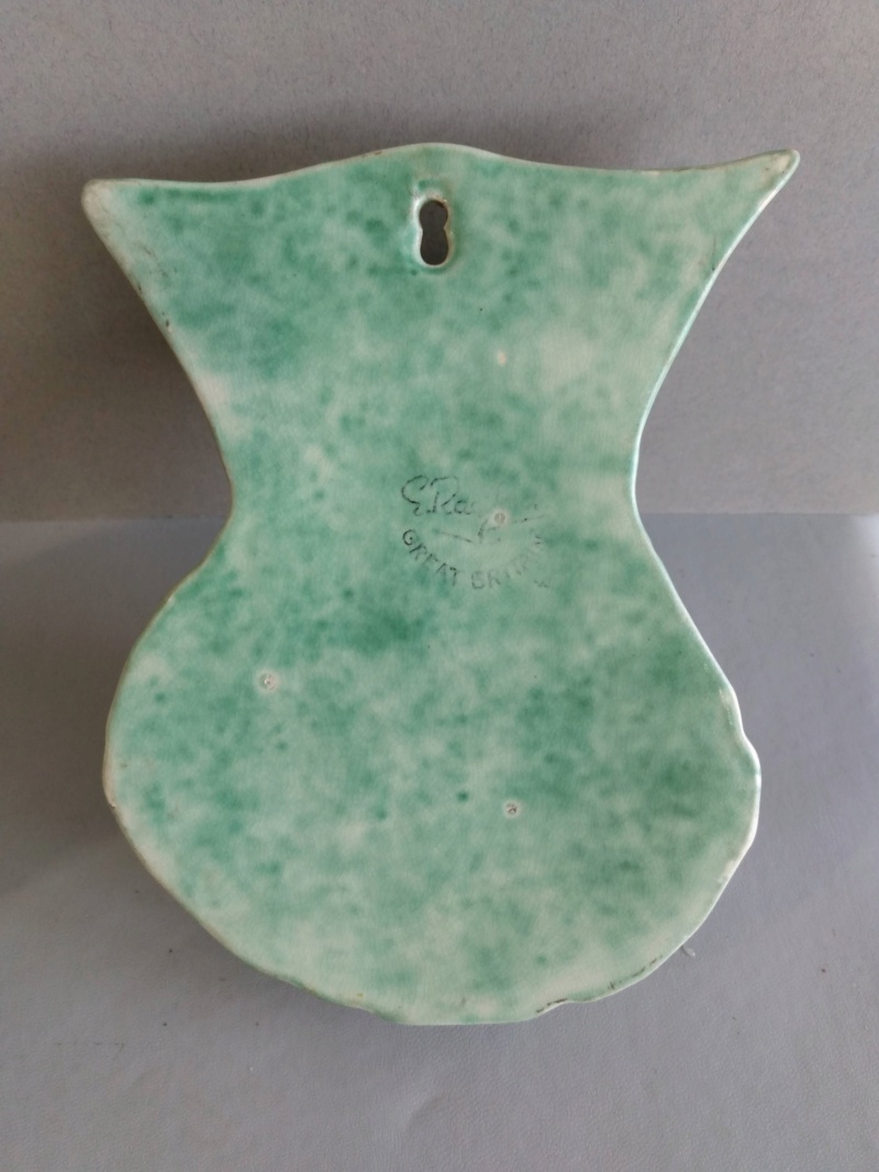 Wall pocket vase - E. Radford Handicraft Pottery Burslem Staffordshire  Img_2240