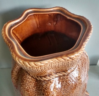 Strange sack pot/lamp ?? Img_2365