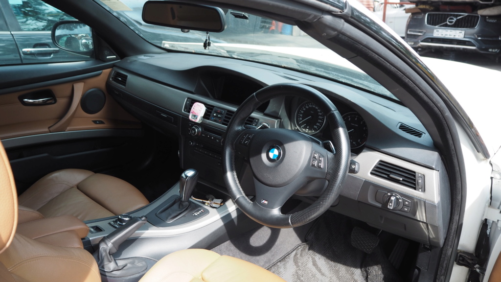 BMW E93 LCI bagian untuk dijual ( 07188) P7050011