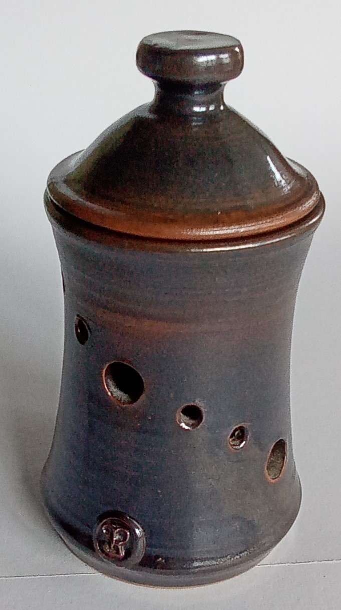 A Garlic Keeper - but not by Phil Rogers? - SP mark, Steventon Pottery  Aille110