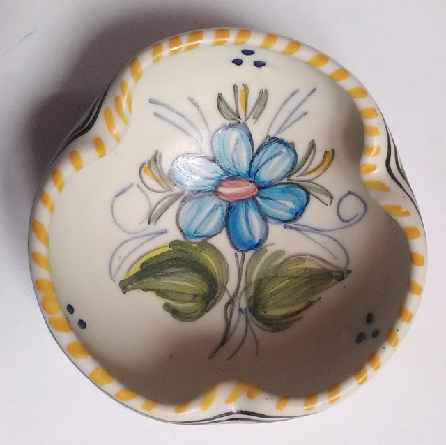 Tin glazed pin dish signed - MAVE Studio Talavera Spain Flower12