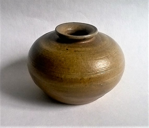 Sweet little pot marked JP or df Jp110