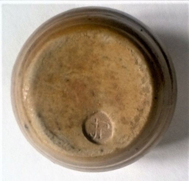 Sweet little pot marked JP or df Jp310