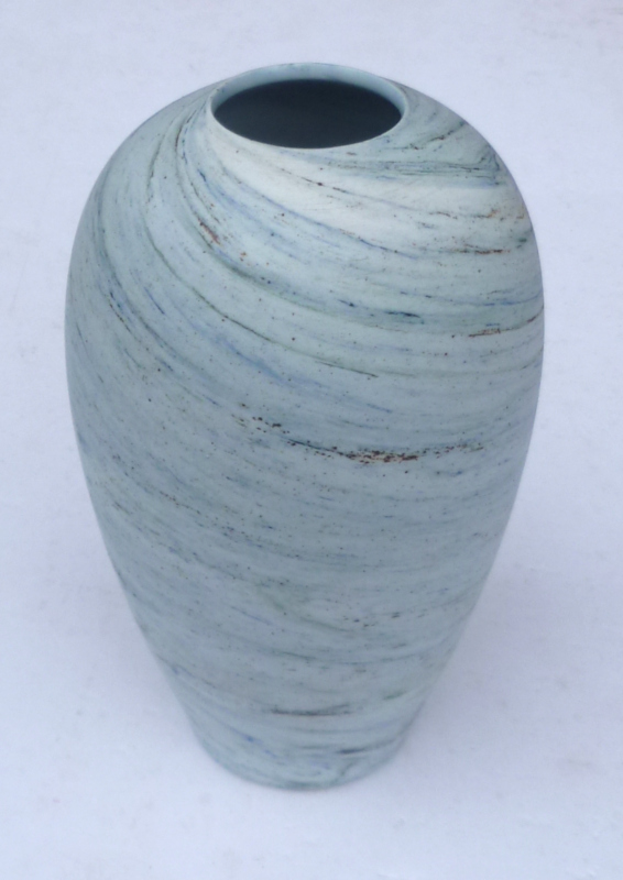 Qui a fabriqué ce vase Nerikomi neriage ? marque en creux en dessous à identifier Neriag10