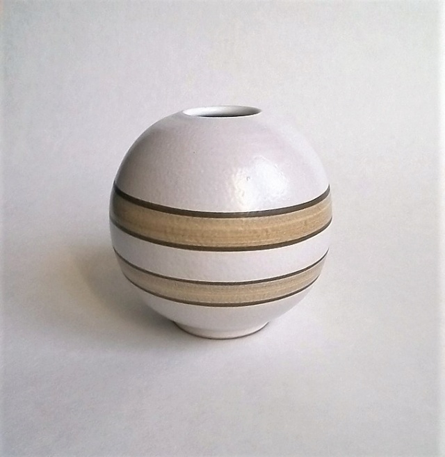 Painted Ball vase marked ID 86? Round110