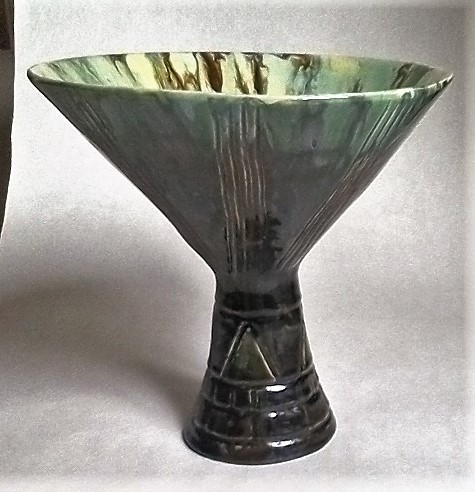 Sgraffito and drip glazed footed bowl SE mark Sevase10