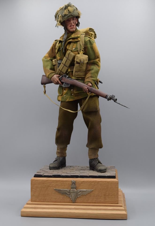 British Paratrooper, Arnhem  2339f810