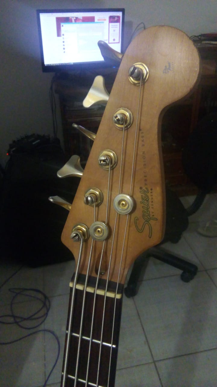 Squier Precision Pro Tone V 210