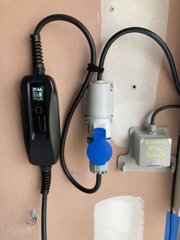 Station de recharge MOREC EV AC RFID avec câble de type 2, triphasé -  MOREC.eu