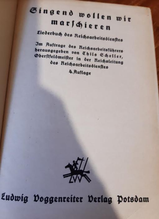 Livre allemand et revues/livres france de Vichy Livrea10