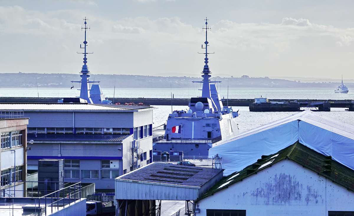 Brest - [Les ports militaires de métropole] Port de BREST - TOME 3 - Page 38 _co31025