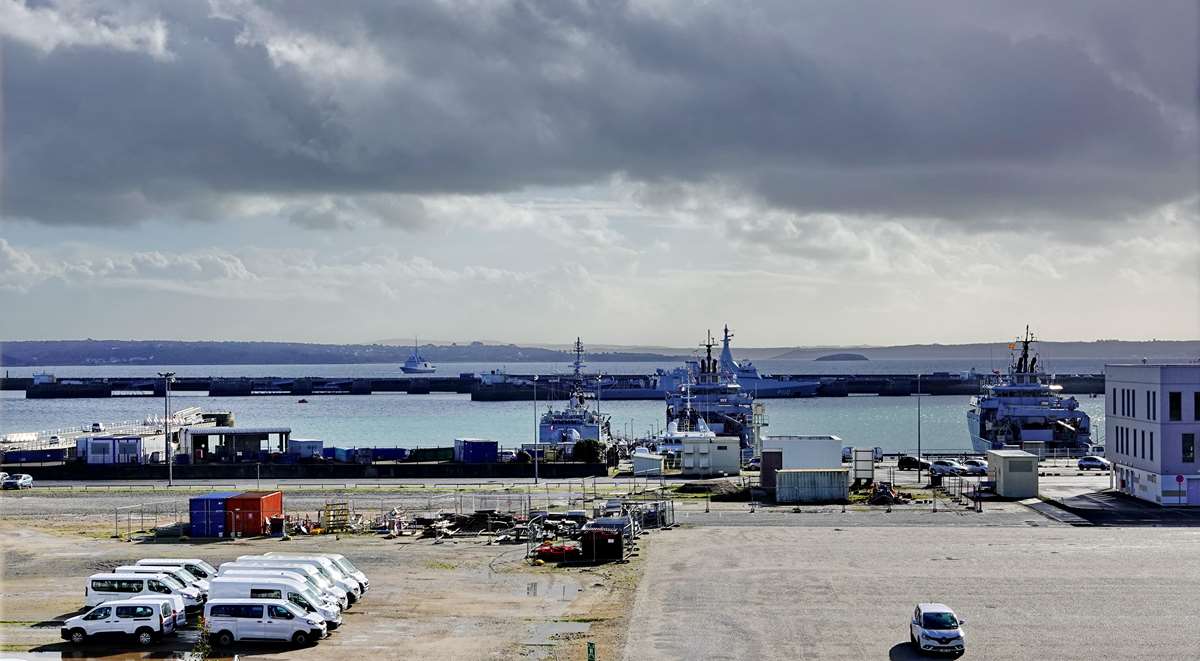 Brest - [Les ports militaires de métropole] Port de BREST - TOME 3 - Page 38 _co31219