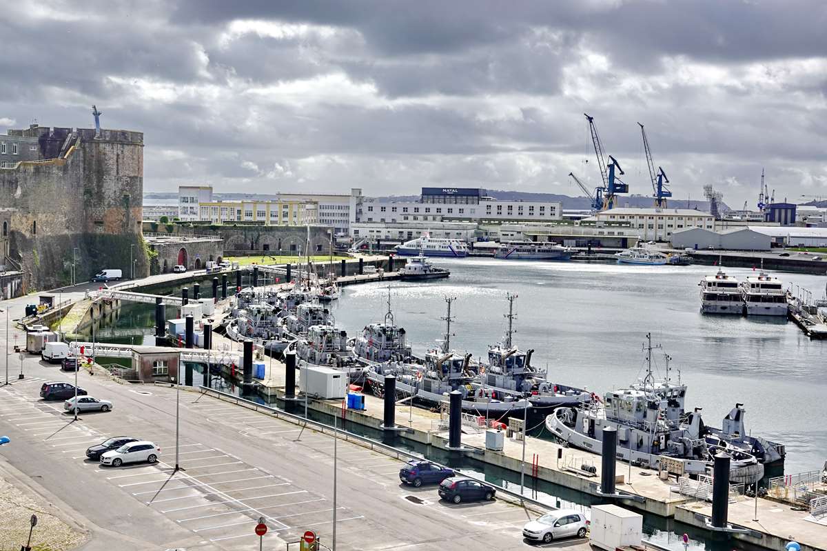 [Les ports militaires de métropole] Port de BREST - TOME 3 - Page 40 _co39110