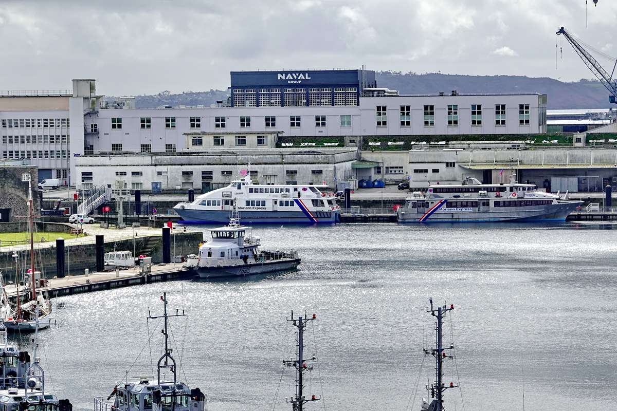 [Les ports militaires de métropole] Port de BREST - TOME 3 - Page 40 _co39112