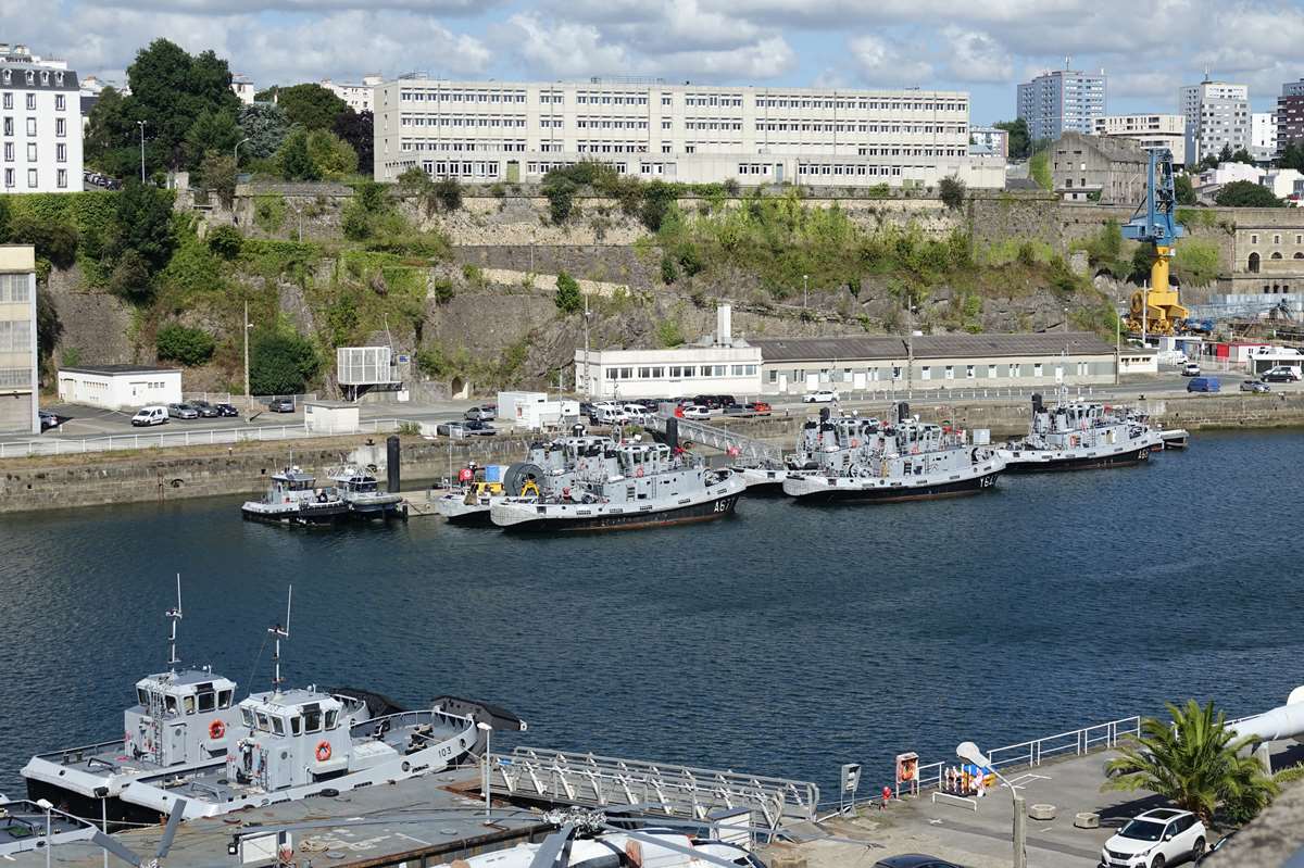 [Les ports militaires de métropole] Port de BREST - TOME 3 - Page 32 _cop4806