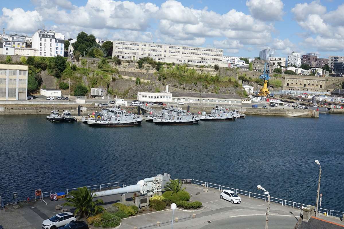 [Les ports militaires de métropole] Port de BREST - TOME 3 - Page 32 _cop4815