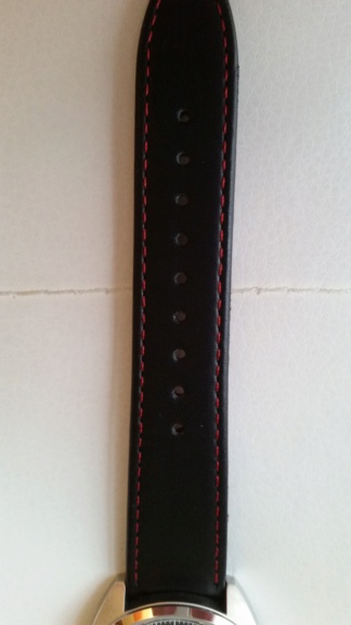 Don d'un bracelet « Pakema » en cuir 20230510
