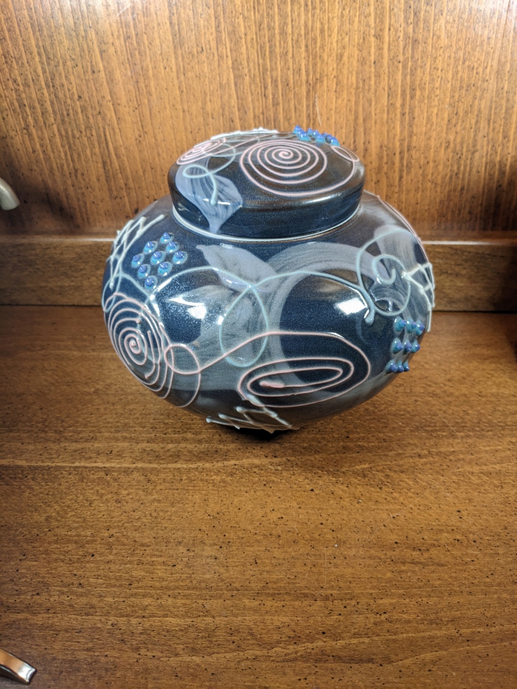 ID Help: A funky lidded pot, I can't figure out the signature, from USA Pxl_2010