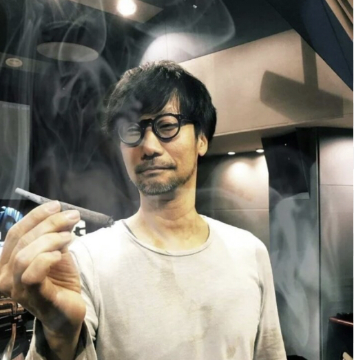 Cuanto mide Hideo Kojima Kojima10