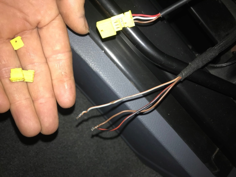 airbag ASR couleurs des cable connectique HELP Img_2012