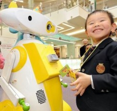 Le robot baby sitter fait ses premiers pas au Japon _robot10