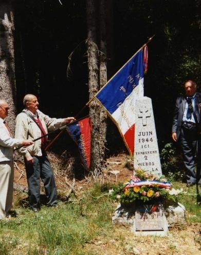Photos de CLAVIERES, ville martyr du Cantal 041_bi10