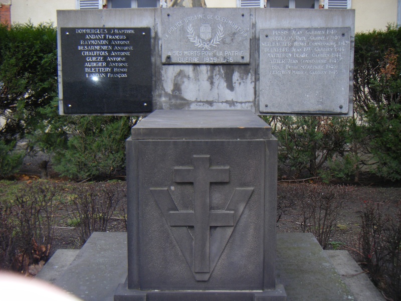 Monument aux Morts Commissariat de Police de CLERMONT-FD Dscf0510