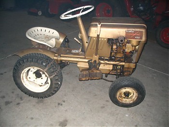 Qui peut m'aider à identifier ce veux tracteur tondeuse vert 1962_b10