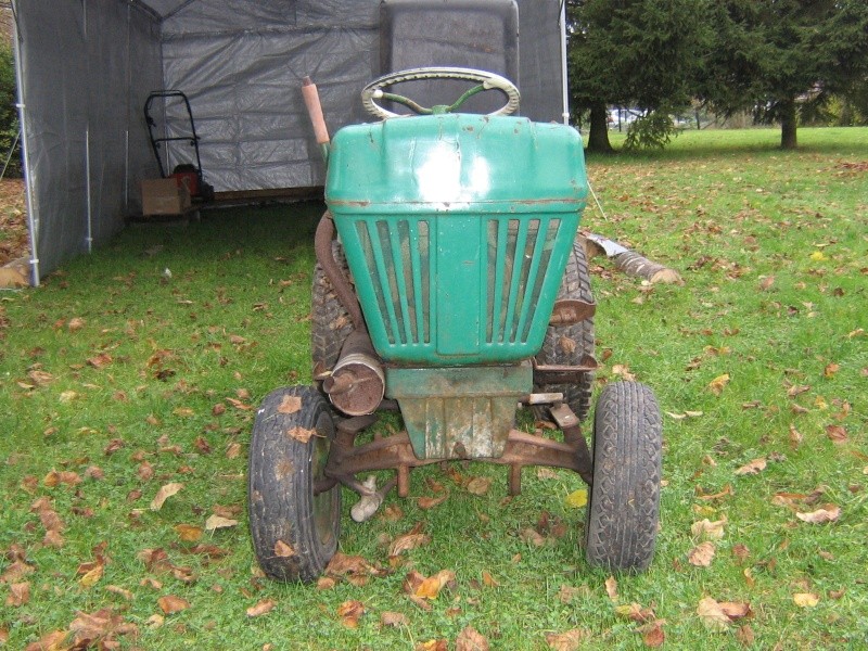 Qui peut m'aider à identifier ce veux tracteur tondeuse vert Tracte10