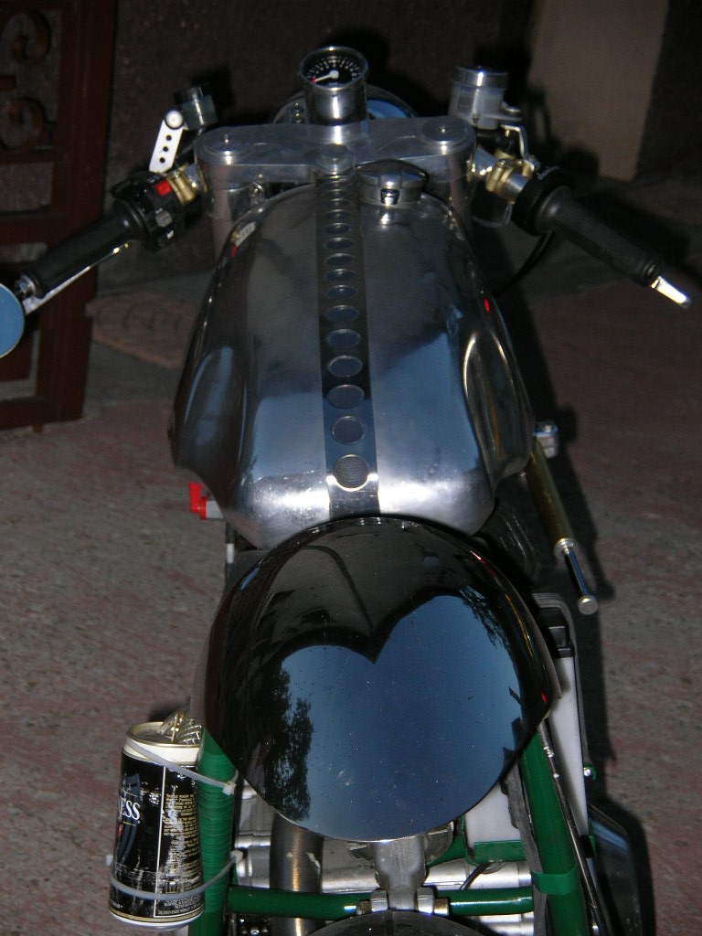 cafe racer, phase terminale... - Page 2 Realis14