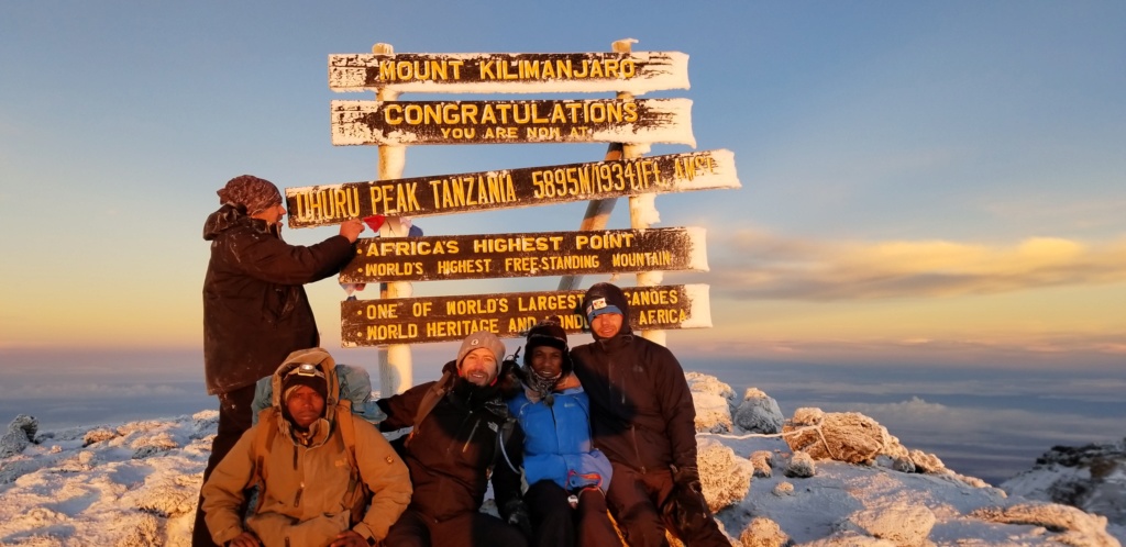 Montée du Kilimanjaro ^5895m 20181275