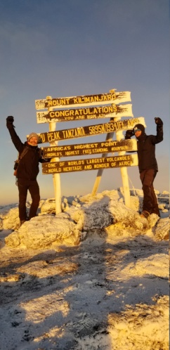 Montée du Kilimanjaro ^5895m 20181276