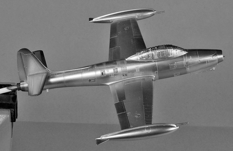 Republic F-84 E (&G) "Thunderjet"  [1:72  HOBBY BOSS] - Page 2 Img_9961