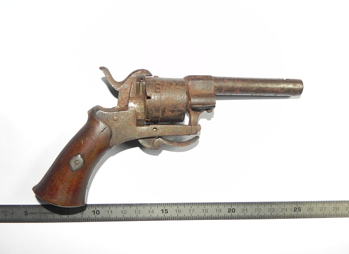 Un revolver à l'ancienne Dscn3330