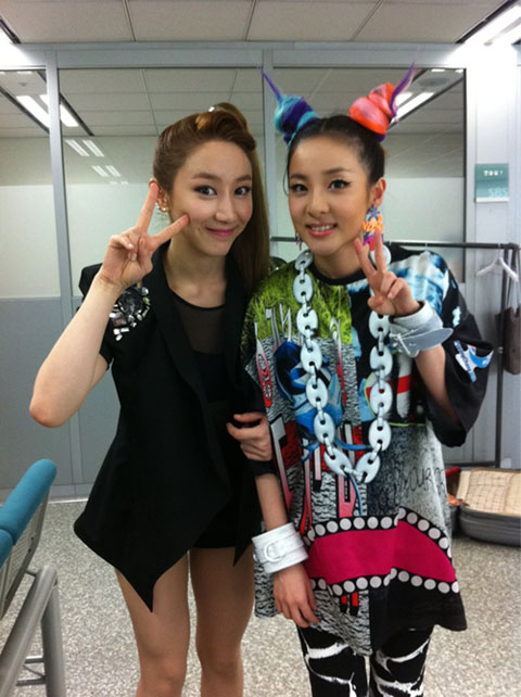 [10.07] Dara (2NE1) & Sunday (CSJH) tweet' une photo ensembles~ 20110719