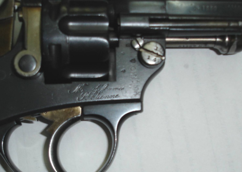 Marquage "CINEMA" sur un revolver 1874 Dsc05310