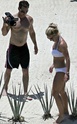 Britney na plazi. Nove slike. =] Britne17