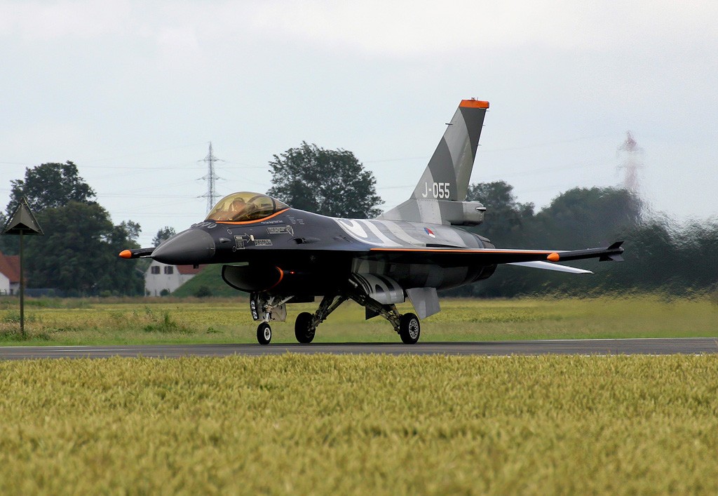 F-16 Fighting Falcon - Page 13 Photo011