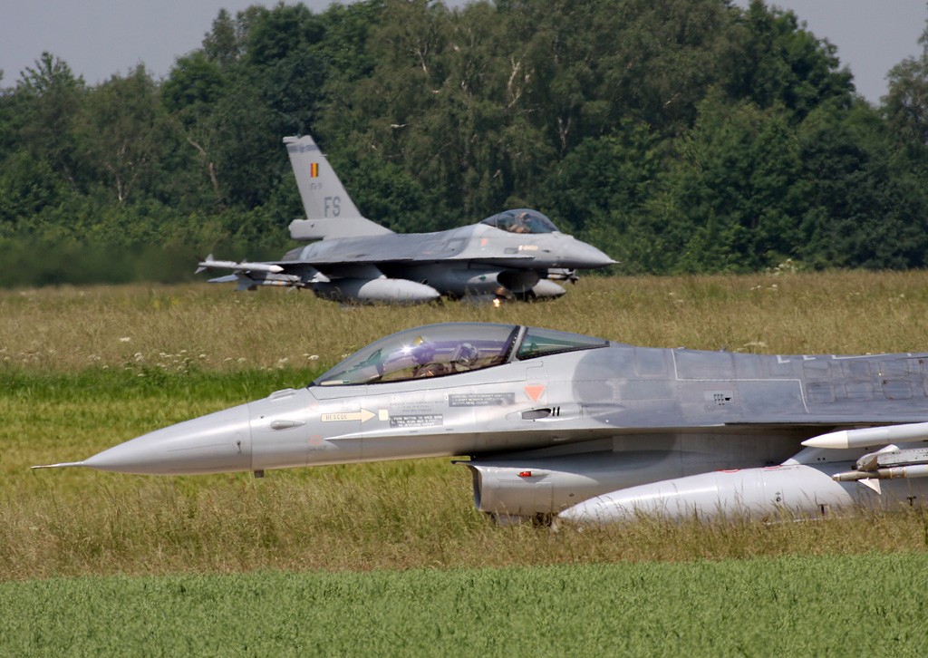 F-16 Fighting Falcon - Page 14 Photo068