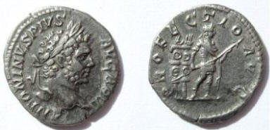 Les enseignes militaires dans la numismatique romaine - Page 2 C2110