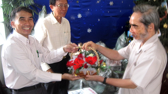 GIÁNG SINH 2011 CỰU NL-GIUSE CÙNG ĐẾN VỚI CÁC ÂN SƯ - CÁC GIÁO ĐIỂM VÀ VỚI CÁC HĐ... "CẦN ĐẾN" Huanch10