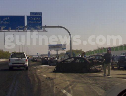 صور أكبر حادث تشهده الإمارات(200 سيارة)..... 11_ae_20