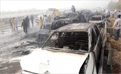صور أكبر حادث تشهده الإمارات(200 سيارة)..... Img1_310