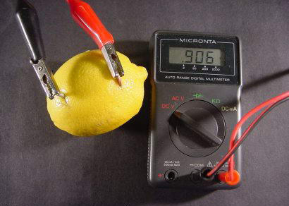 كيف يمكننا ان نجعل الليمون بطارية طبيعية 17022013