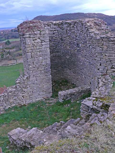 Ruines de Saint-Hippolyte (Crémieu 38) 2008-119